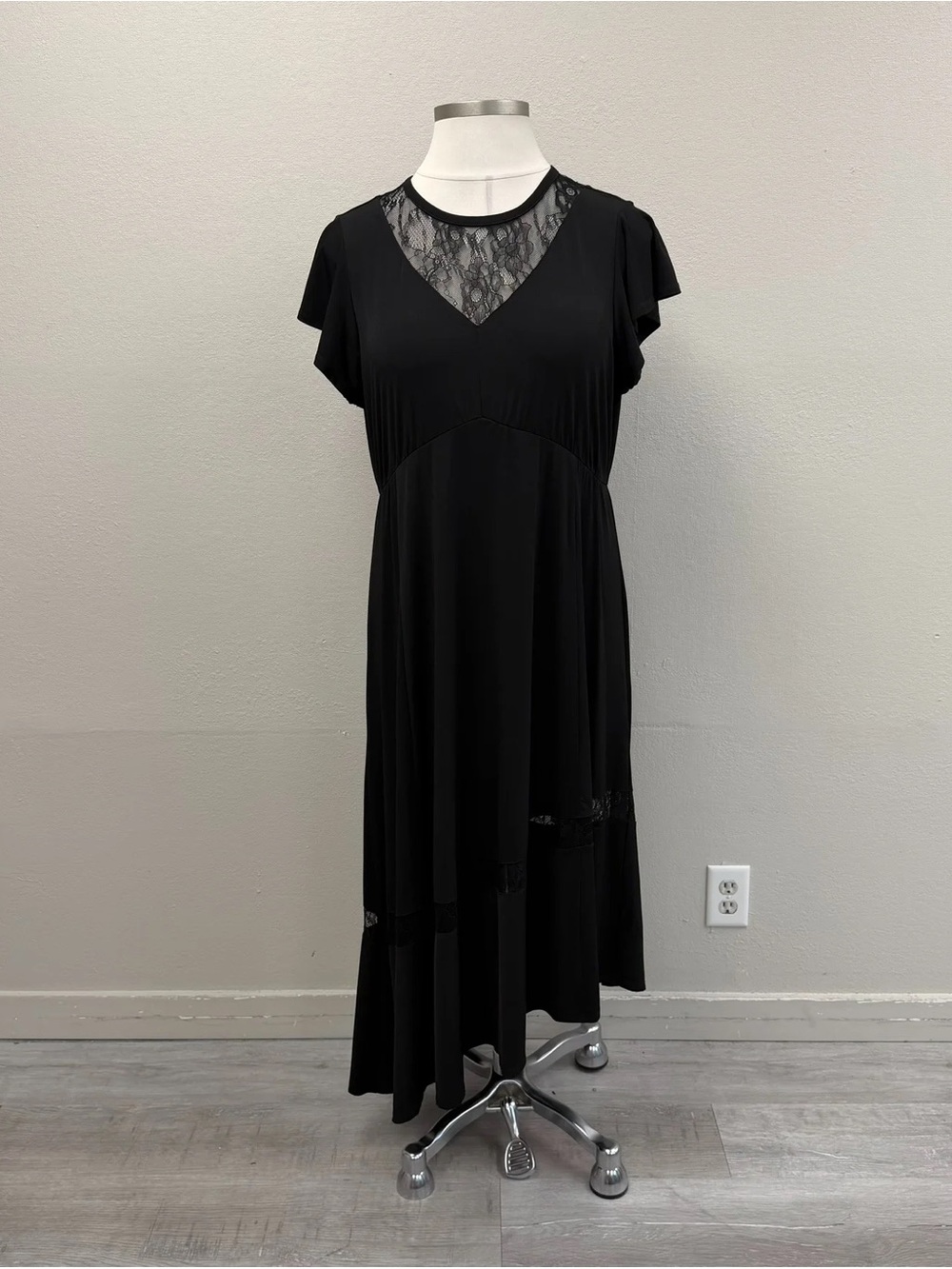 NEW! Torrid Black Asymmetrical Lace Midi Dress - Size 22/24 (3)